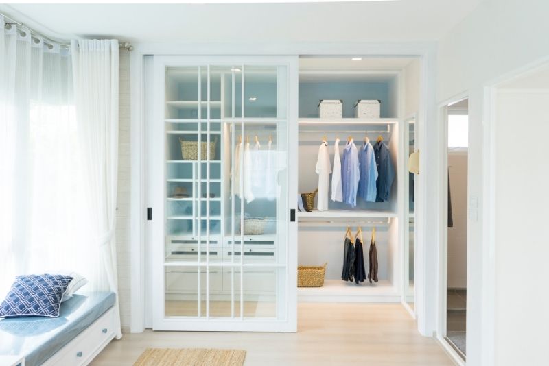 elegant wardrobe design to organised clothes