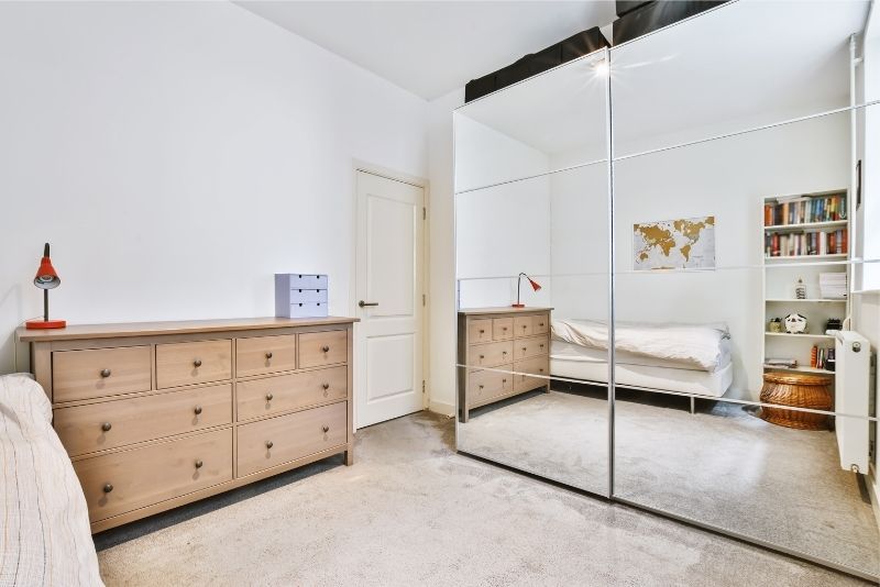 built-in mirror wardrobe
