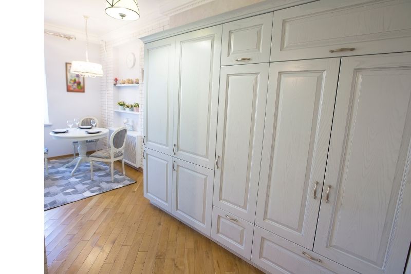 One-sided built in wardrobes with hinged doors