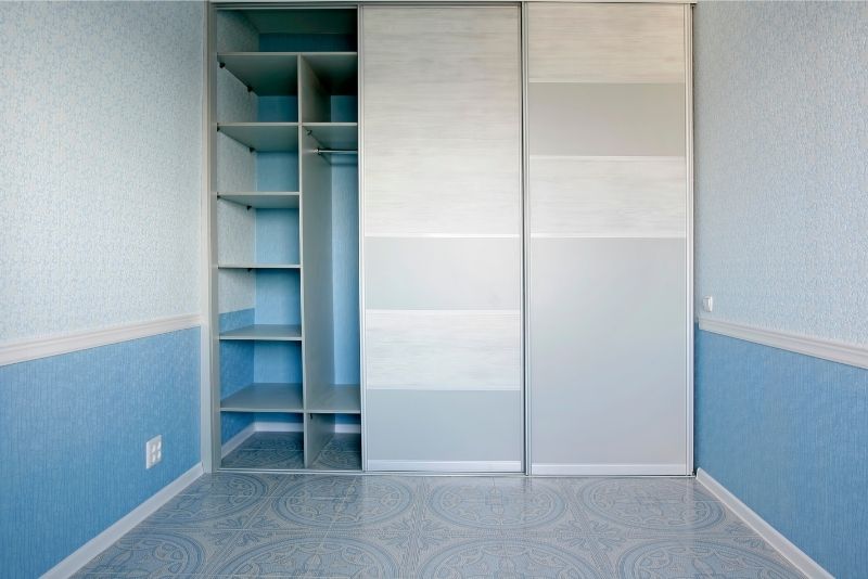 One-sided sliding door wardrobe